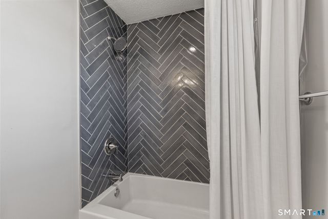 30 Hubbard Run Drive 30, Glastonbury, CT 06033