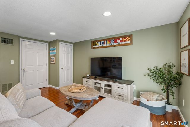 30 Hubbard Run Drive 30, Glastonbury, CT 06033