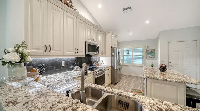 8750 OLDE HICKORY AVENUE 9305, Sarasota, FL 34238