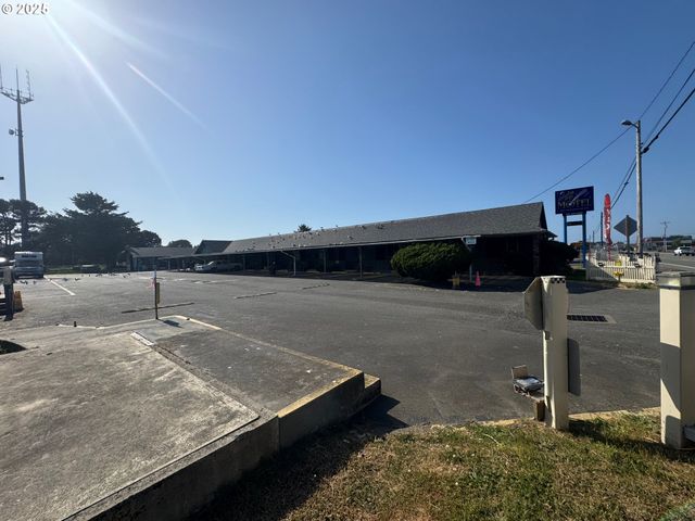 1640 OREGON Ave, Bandon, OR 97411