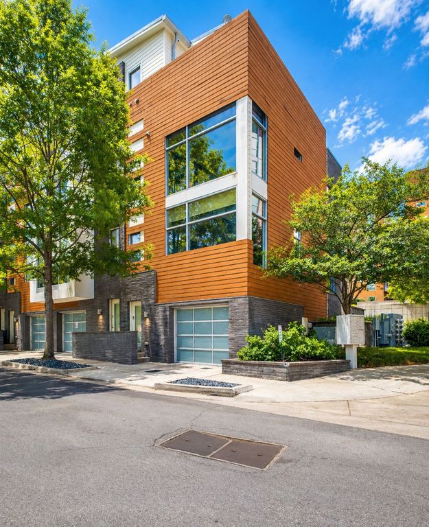 700 Strickland Dr, Nashville, TN 37206