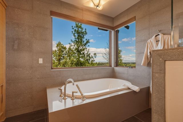 1496 NW Puccoon Court, Bend, OR 97703