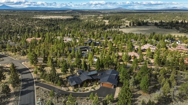 1496 NW Puccoon Court, Bend, OR 97703