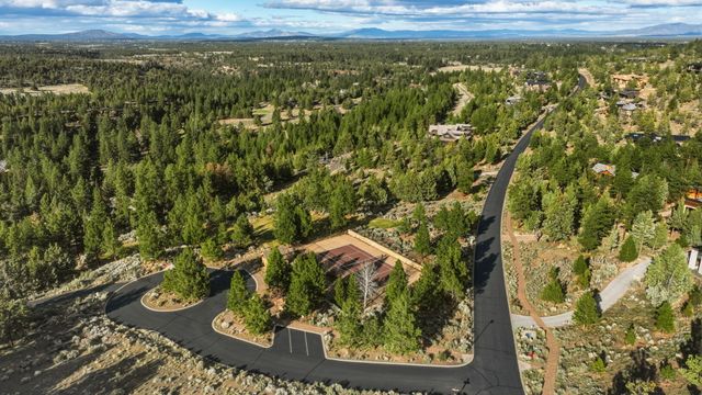 1496 NW Puccoon Court, Bend, OR 97703
