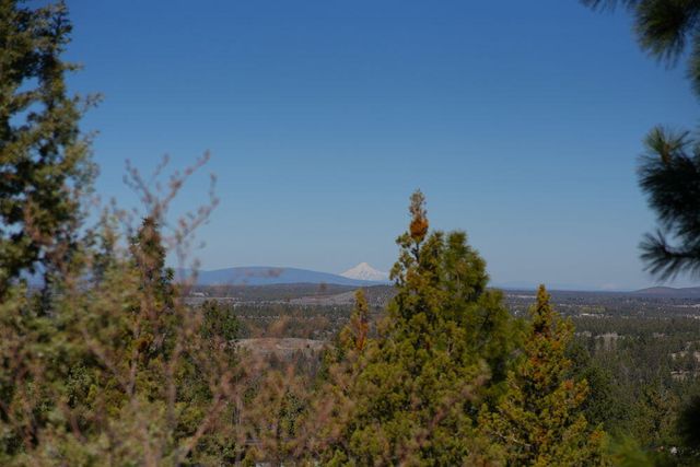 1496 NW Puccoon Court, Bend, OR 97703