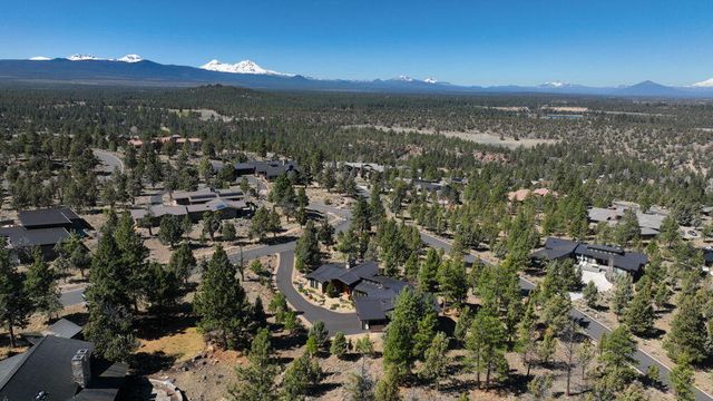 1496 NW Puccoon Court, Bend, OR 97703