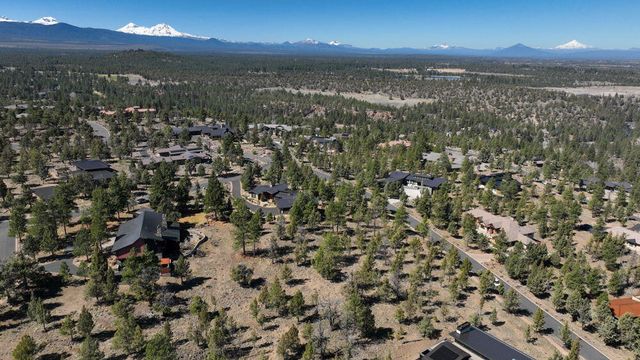 1496 NW Puccoon Court, Bend, OR 97703