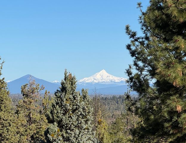 1496 NW Puccoon Court, Bend, OR 97703