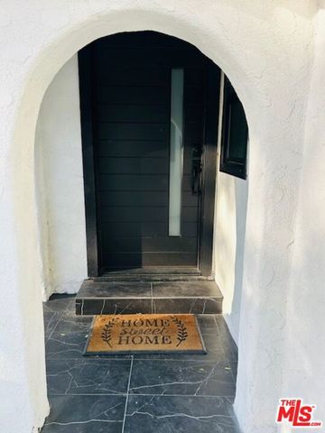 8906 S Harvard Boulevard, Los Angeles, CA 90047