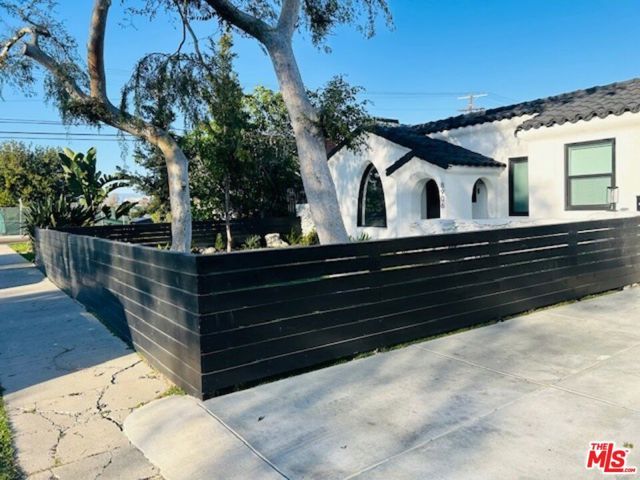 8906 S Harvard Boulevard, Los Angeles, CA 90047