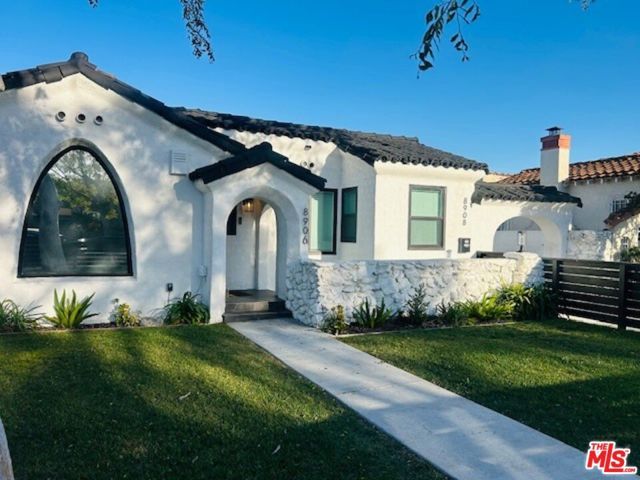 8906 S Harvard Boulevard, Los Angeles, CA 90047