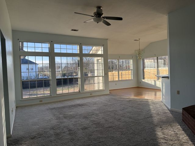 3800 Round Rock Dr, Antioch, TN 37013