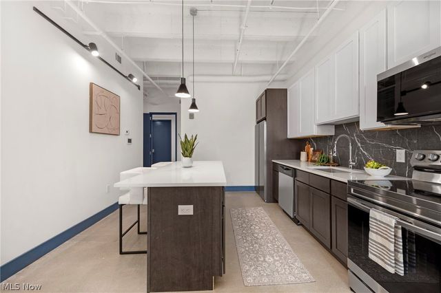 14650 Detroit Avenue 705, Lakewood, OH 44107