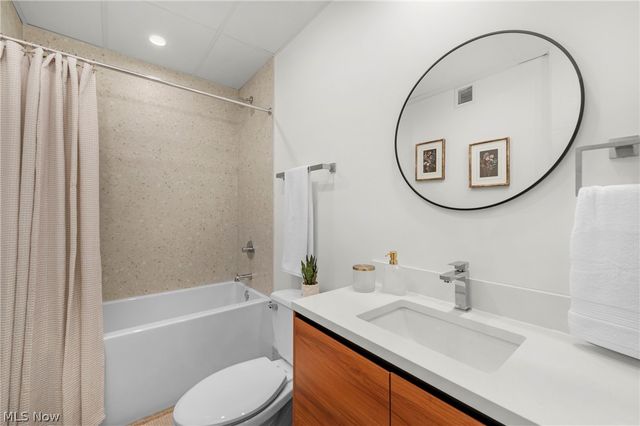 14650 Detroit Avenue 705, Lakewood, OH 44107