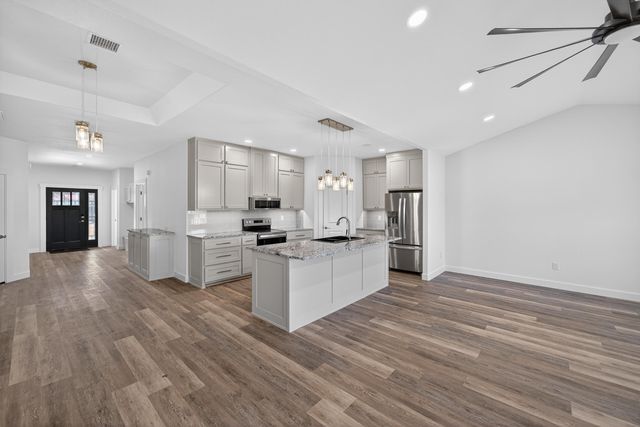 207 Lindsey Avenue, Adair, OK 74330