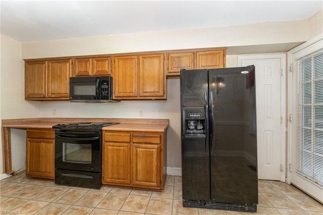 10 Park Village Lane A, Greensboro, NC 27455