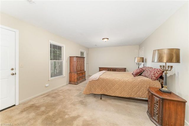 10 Park Village Lane A, Greensboro, NC 27455