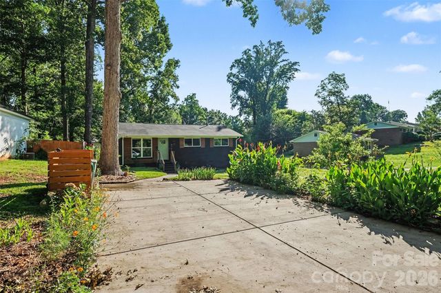 4023 Strangford Avenue, Charlotte, NC 28215