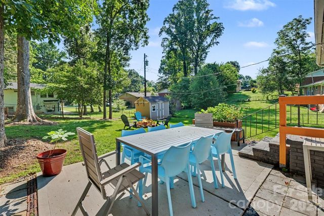 4023 Strangford Avenue, Charlotte, NC 28215