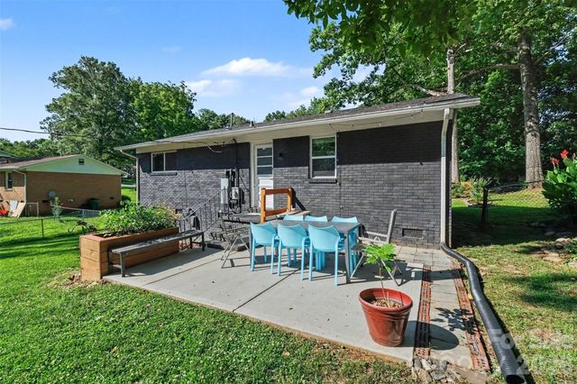 4023 Strangford Avenue, Charlotte, NC 28215