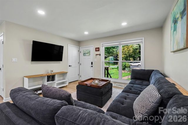 4023 Strangford Avenue, Charlotte, NC 28215