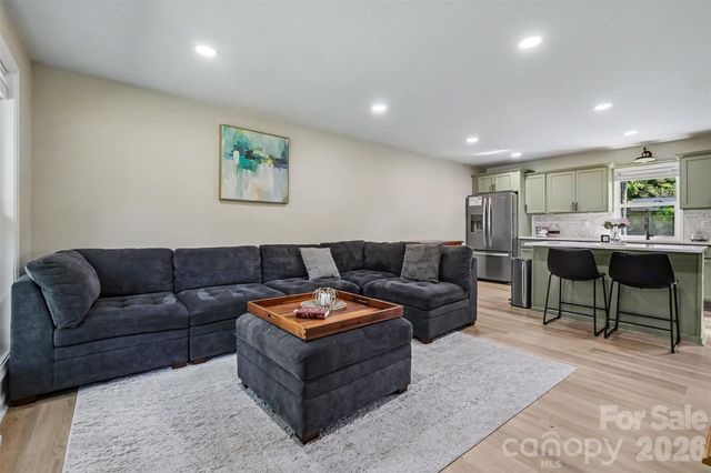 4023 Strangford Avenue, Charlotte, NC 28215
