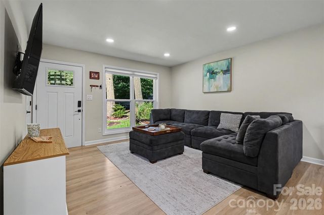 4023 Strangford Avenue, Charlotte, NC 28215