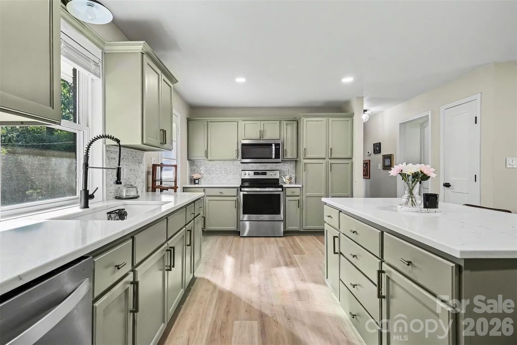 4023 Strangford Avenue, Charlotte, NC 28215