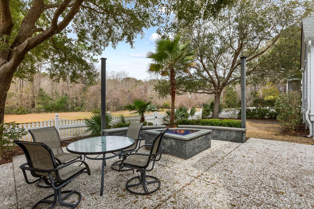 Image 9 of property listing at 4320 Savoy Street, Mount Pleasant, SC 29466