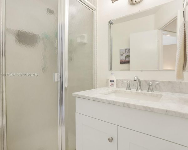 4805 NW 35th St 404, Lauderdale Lakes, FL 33319