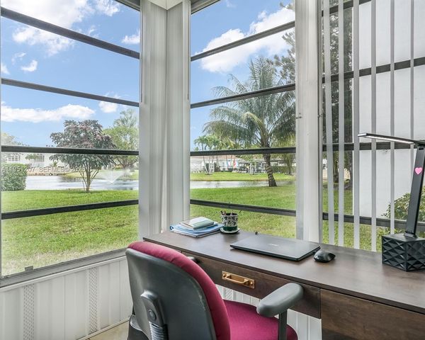 4805 NW 35th St 404, Lauderdale Lakes, FL 33319