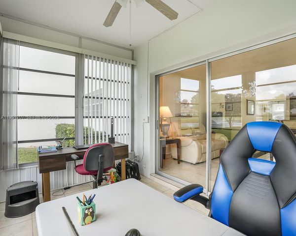 4805 NW 35th St 404, Lauderdale Lakes, FL 33319