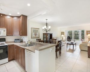 4805 NW 35th St 404, Lauderdale Lakes, FL 33319