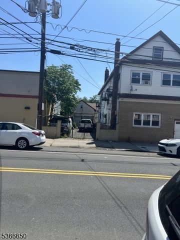 558 S Broad St, Elizabeth City, NJ 07202