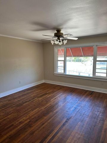 1021 W Jackson Street, Borger, TX 79007