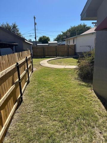 1021 W Jackson Street, Borger, TX 79007