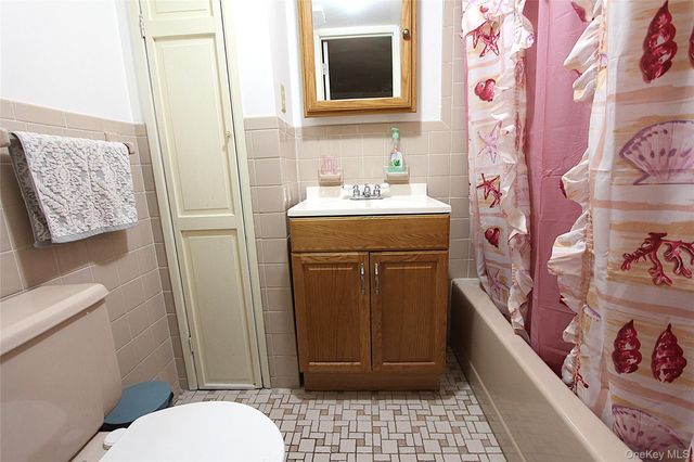 72-19 66th Road, Middle Village, NY 11379