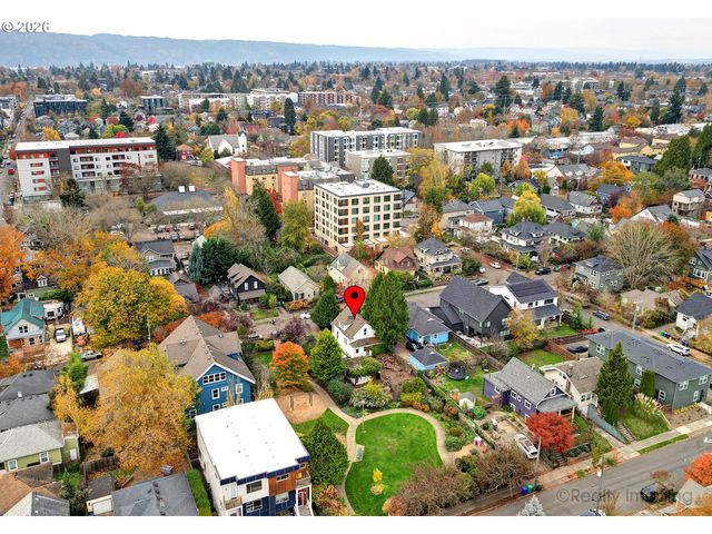 4044 Ne 6TH Ave, Portland, OR 97212