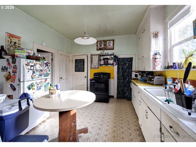 4044 Ne 6TH Ave, Portland, OR 97212