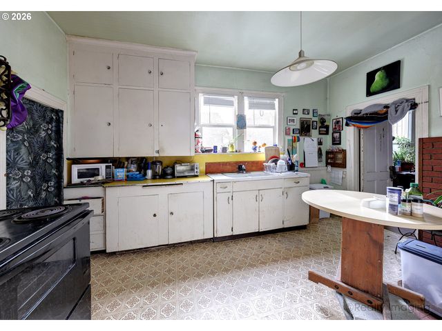 4044 Ne 6TH Ave, Portland, OR 97212