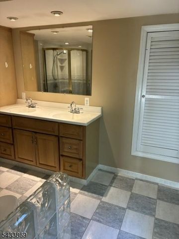 19 Crescent Rd, Wayne Twp., NJ 07470
