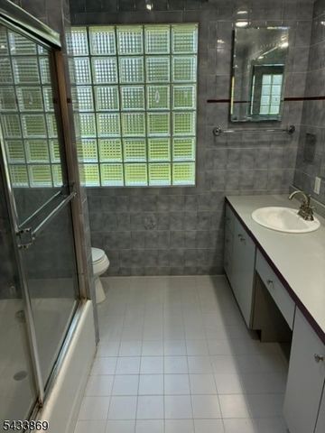 19 Crescent Rd, Wayne Twp., NJ 07470