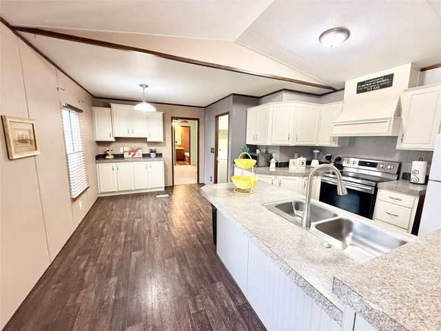 210 Lake Drive, Oyster Creek, TX 77541