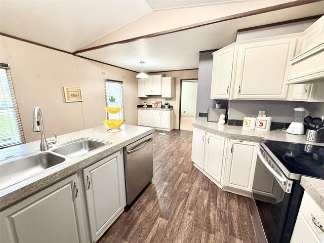 210 Lake Drive, Oyster Creek, TX 77541