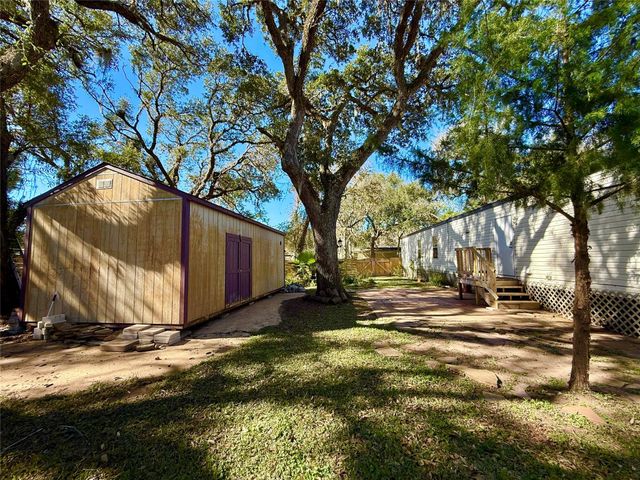 210 Lake Drive, Oyster Creek, TX 77541