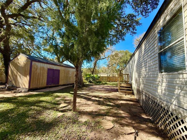 210 Lake Drive, Oyster Creek, TX 77541