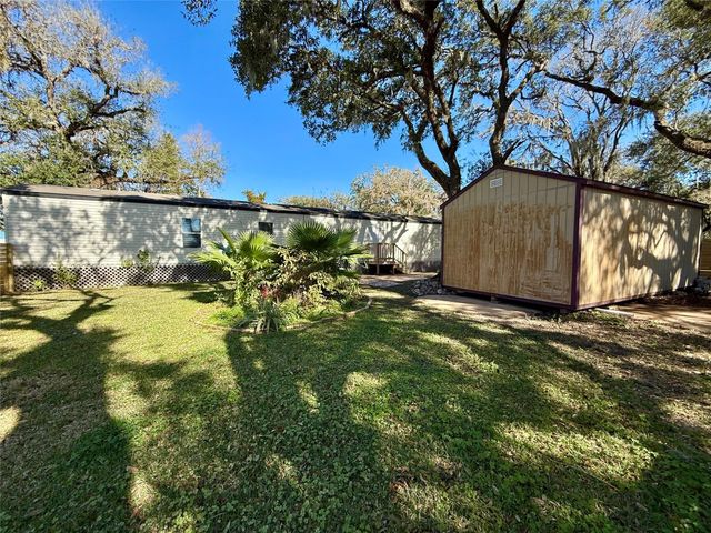 210 Lake Drive, Oyster Creek, TX 77541