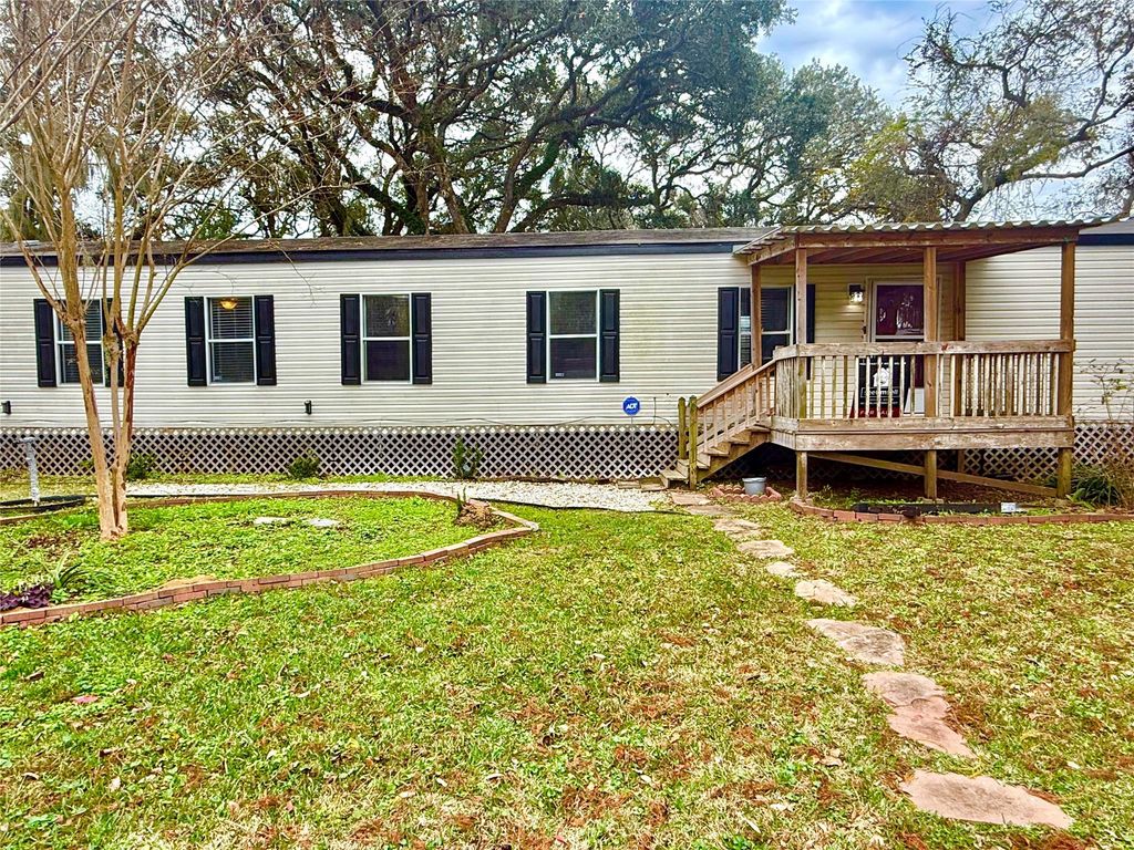 210 Lake Drive, Oyster Creek, TX 77541