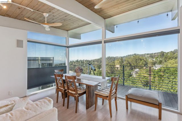 6733 Snake Rd, Oakland, CA 94611