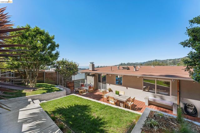 6733 Snake Rd, Oakland, CA 94611